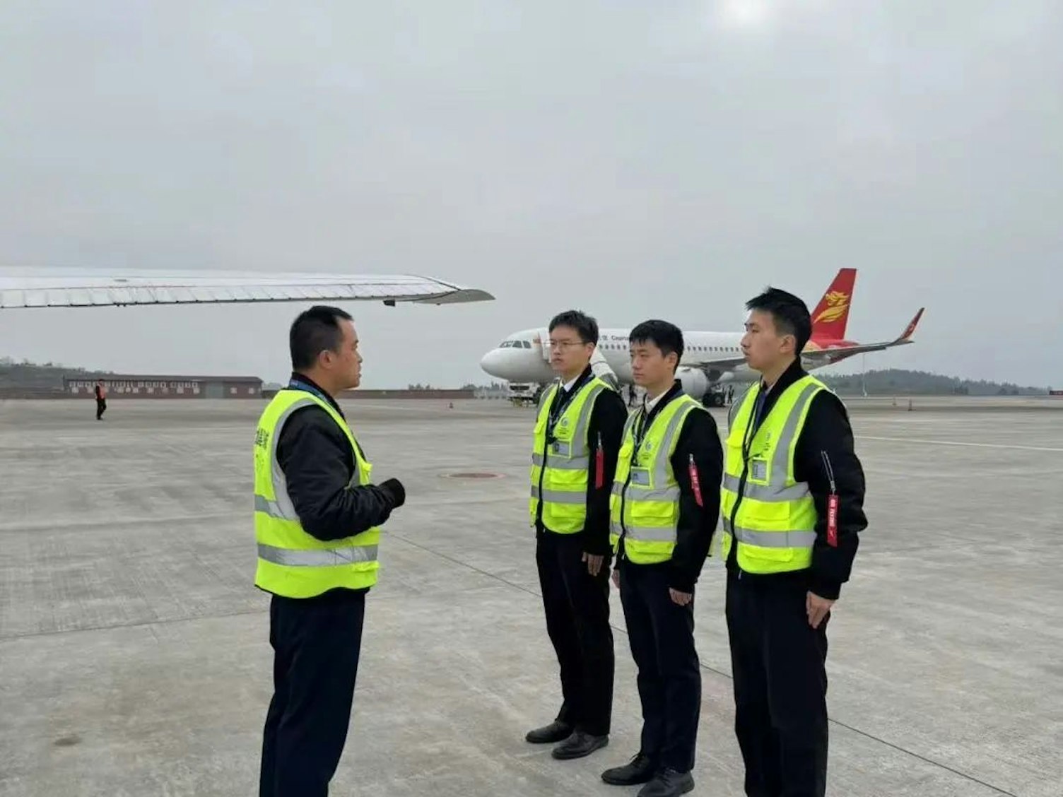 SGS为龙昊通航集团颁发国际服务认证证书,赋能航空教育高质量发展
