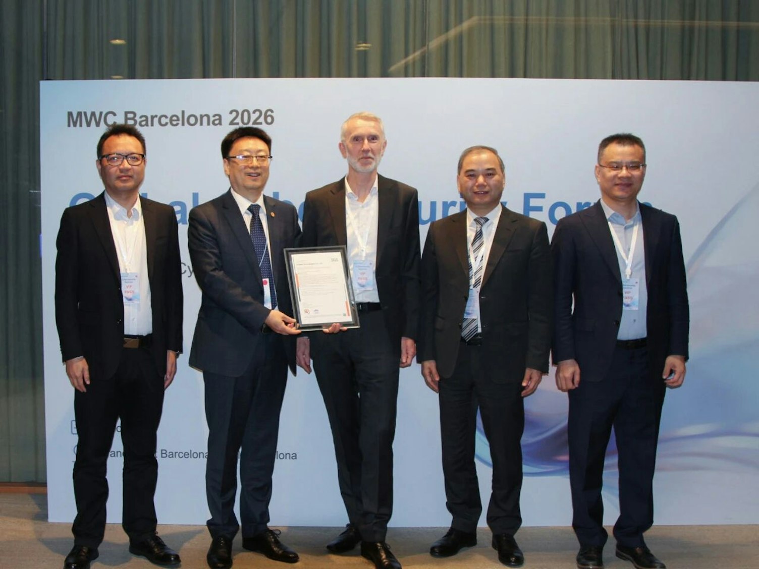 SGS授予华为ISO/IEC 42001人工智能管理体系认证证书 