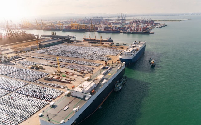 高速公路上的汽车数字化概念