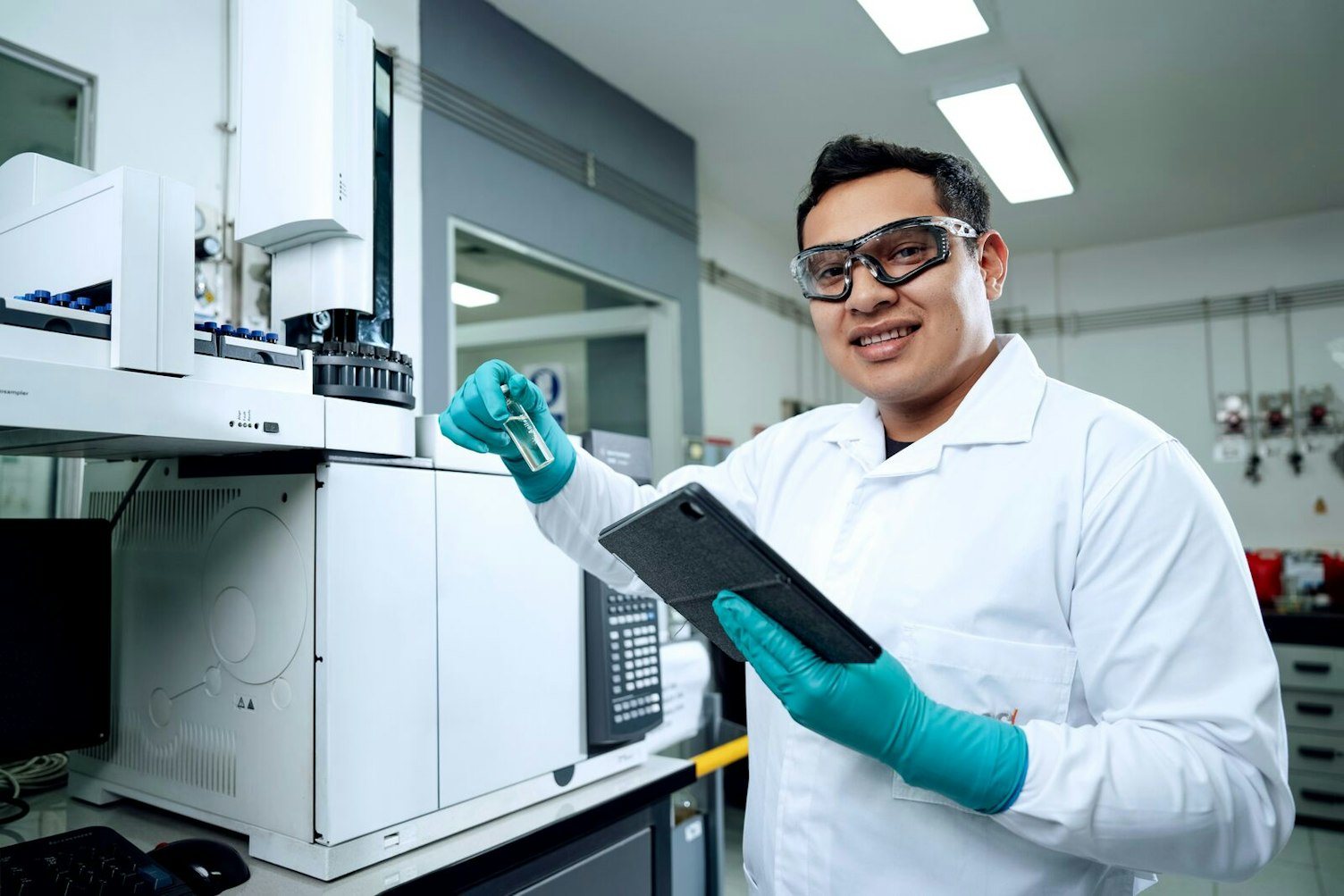 Oil Gas and Chemical Industries and Environment Senior Laboratory Analyst