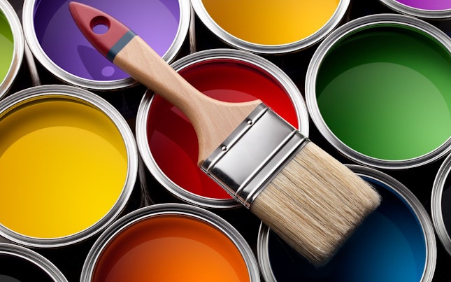 一对开心的年轻人