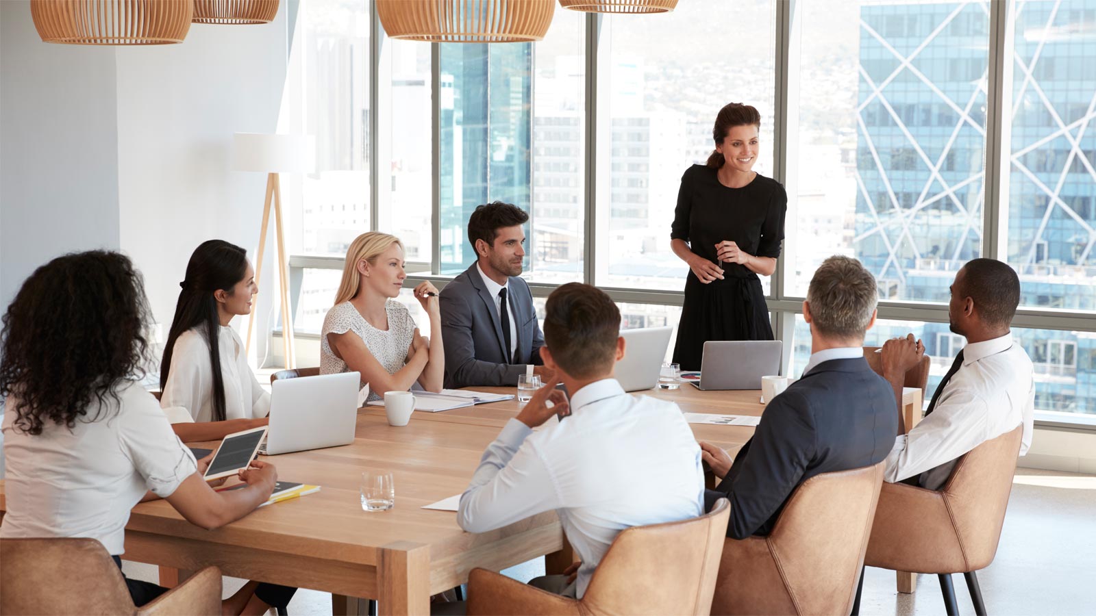 会议室中的小组会议