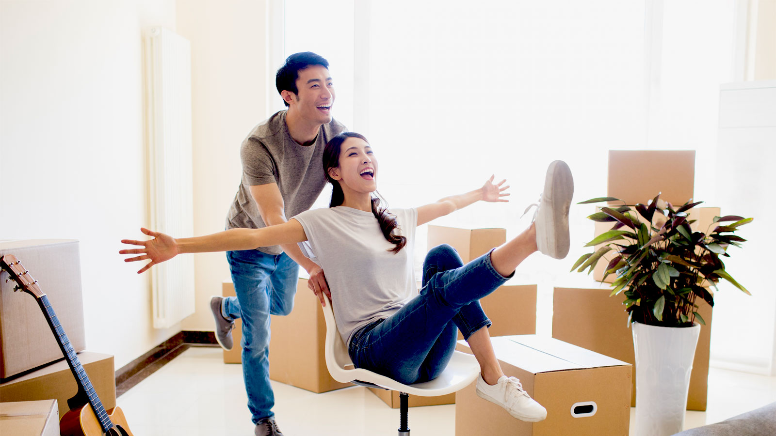 幸福的年轻夫妇