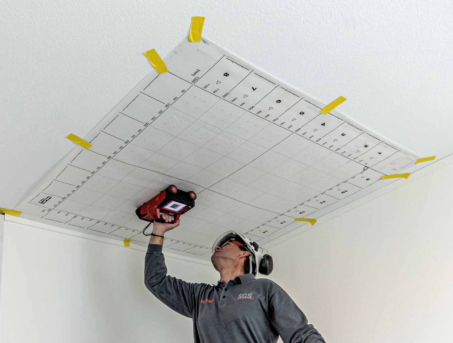 穿羽绒夹克的女士